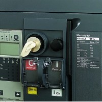 SE Masterpact NT VCPO Блокировка навесными замками в положении "отключен"